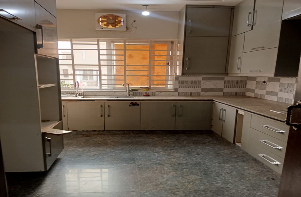 10 Marla House for Rent (First Floor) in Nishter Block, Sector E, Bahria Town, Lahore (Furnished)