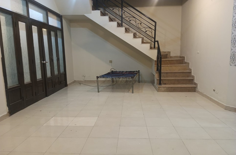 8 Marla House for Rent in Safari Villas Block, Sector B, Bahria Town, Lahore