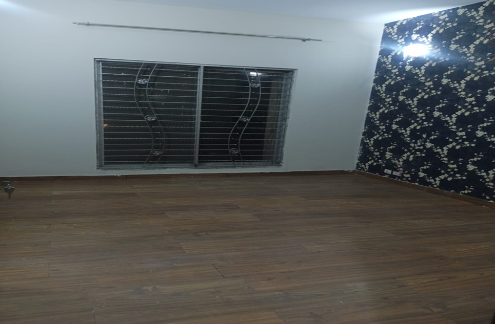 8 Marla House for Rent in Safari Villas Block, Sector B, Bahria Town, Lahore
