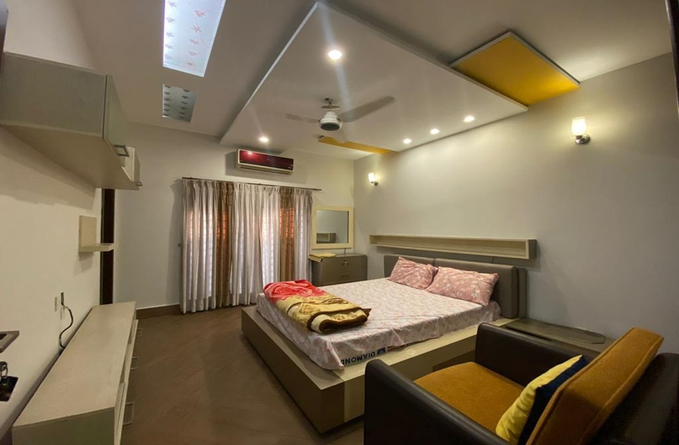 8 Marla House for Rent in Umer Block, Sector B, Bahria Town, Lahore