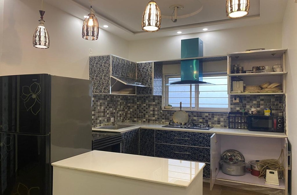 8 Marla House for Rent in Umer Block, Sector B, Bahria Town, Lahore