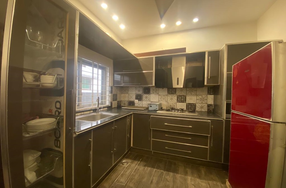 8 Marla House for Rent in Umer Block, Sector B, Bahria Town, Lahore