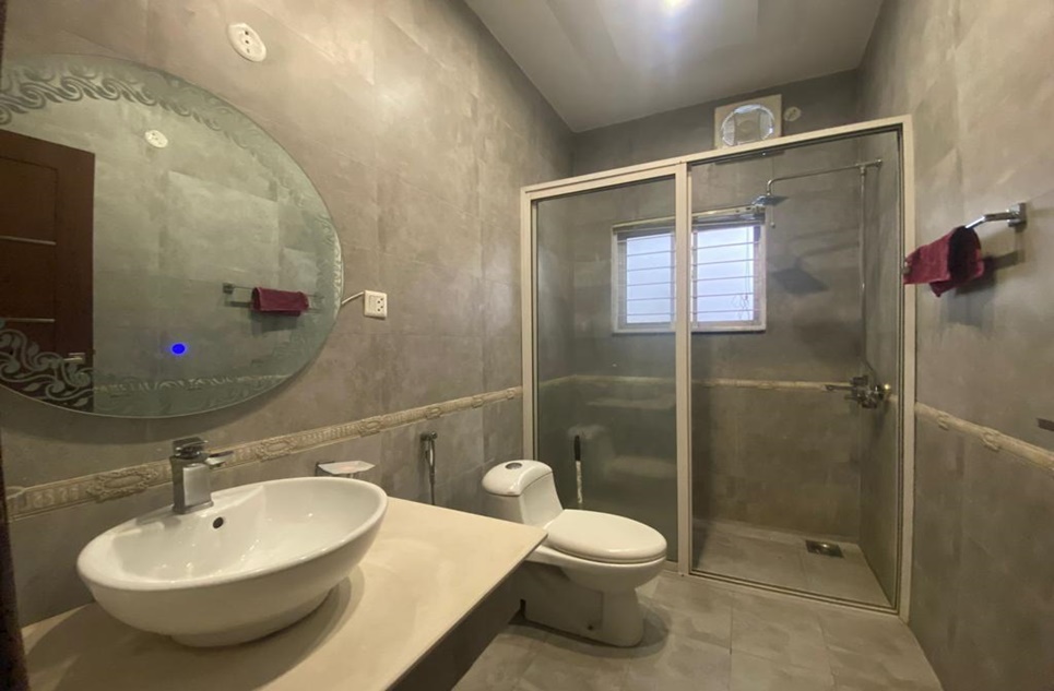 8 Marla House for Rent in Umer Block, Sector B, Bahria Town, Lahore