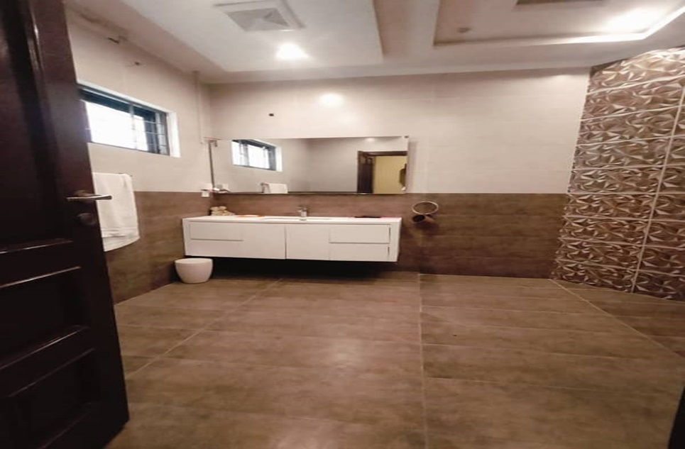 1 kanal house for rent in Phase 6 DHA Lahore