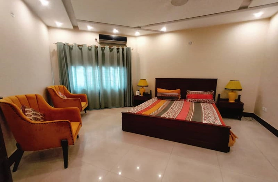 1 kanal house for rent in Phase 6 DHA Lahore