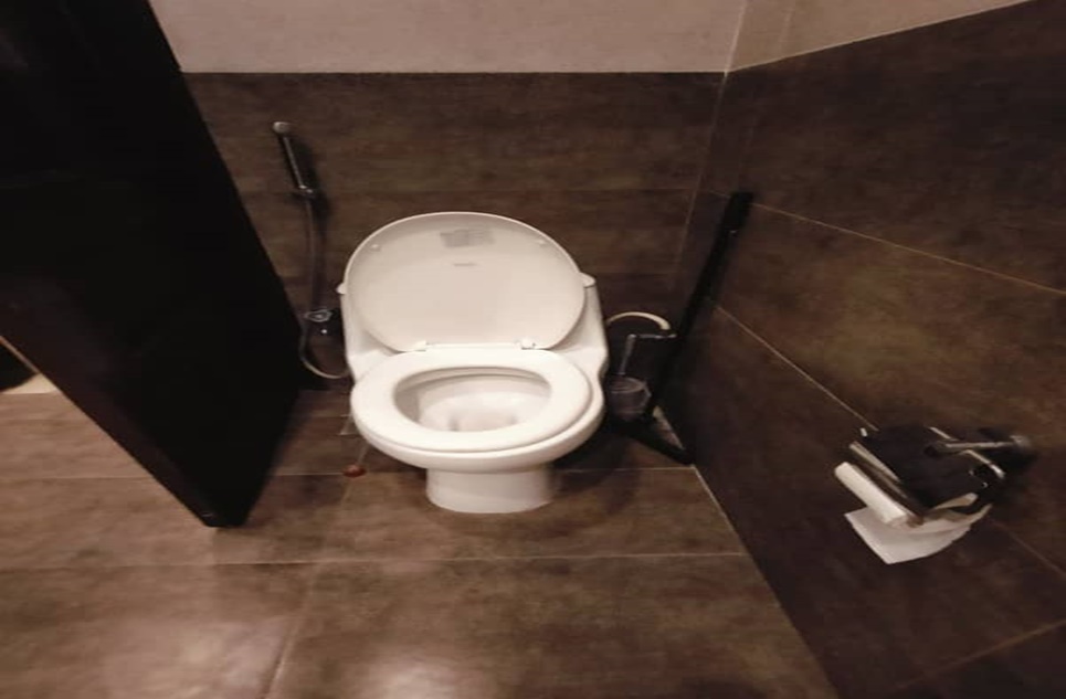 1 kanal house for rent in Phase 6 DHA Lahore
