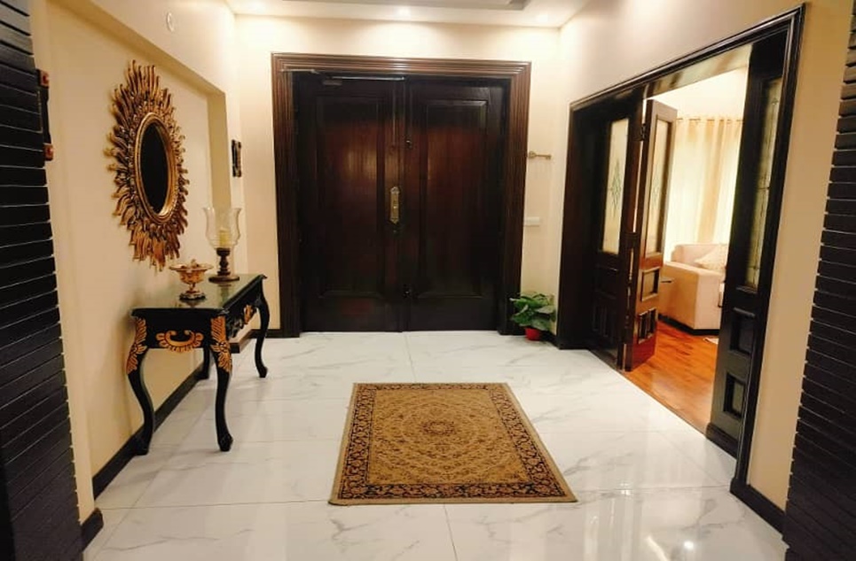 1 kanal house for rent in Phase 6 DHA Lahore