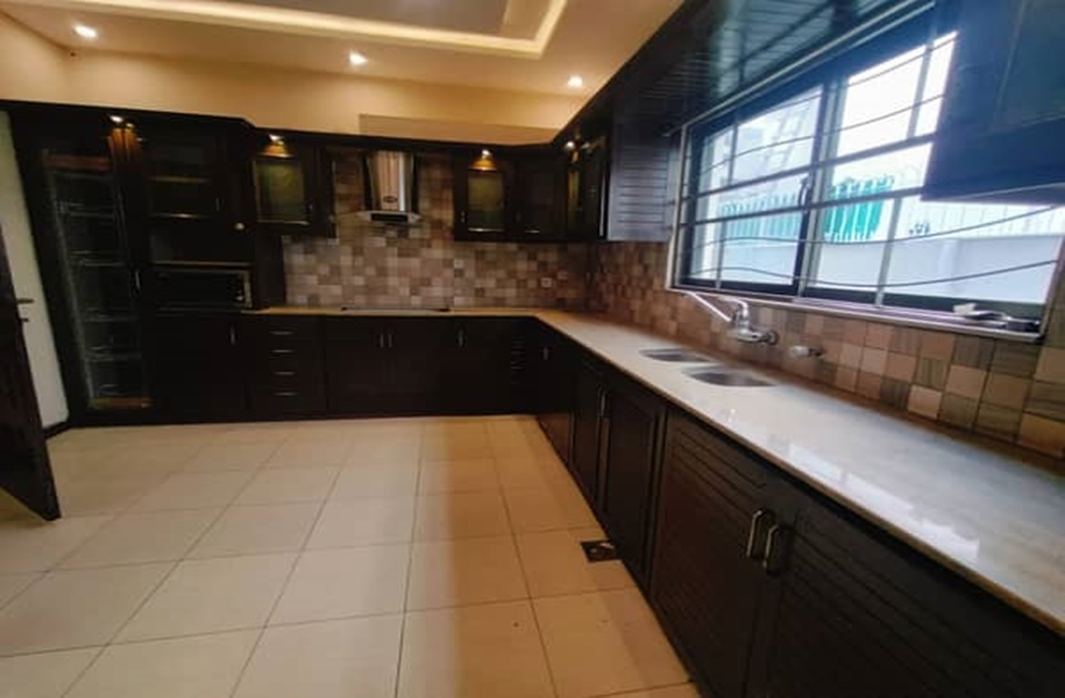 1 kanal house for rent in Phase 6 DHA Lahore