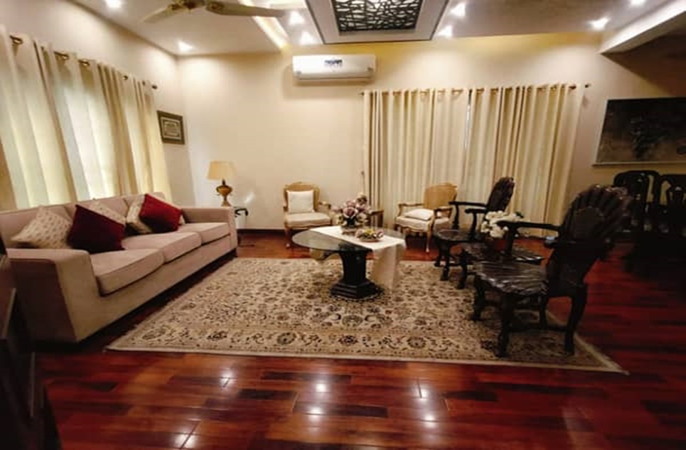 1 kanal house for rent in Phase 6 DHA Lahore