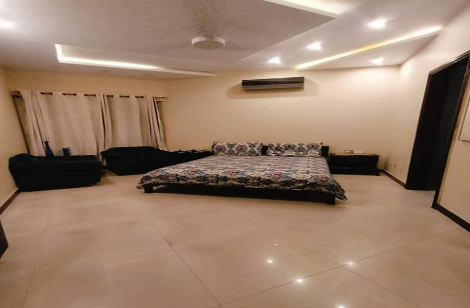 1 kanal house for rent in Phase 6 DHA Lahore