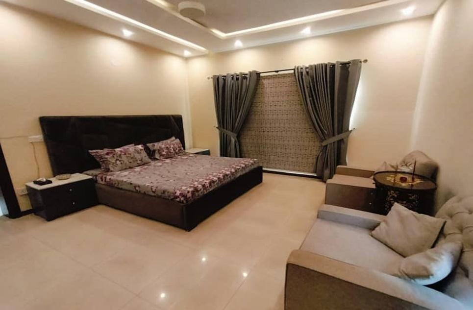 1 kanal house for rent in Phase 6 DHA Lahore