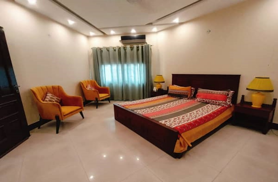 1 kanal house for rent in Phase 6 DHA Lahore