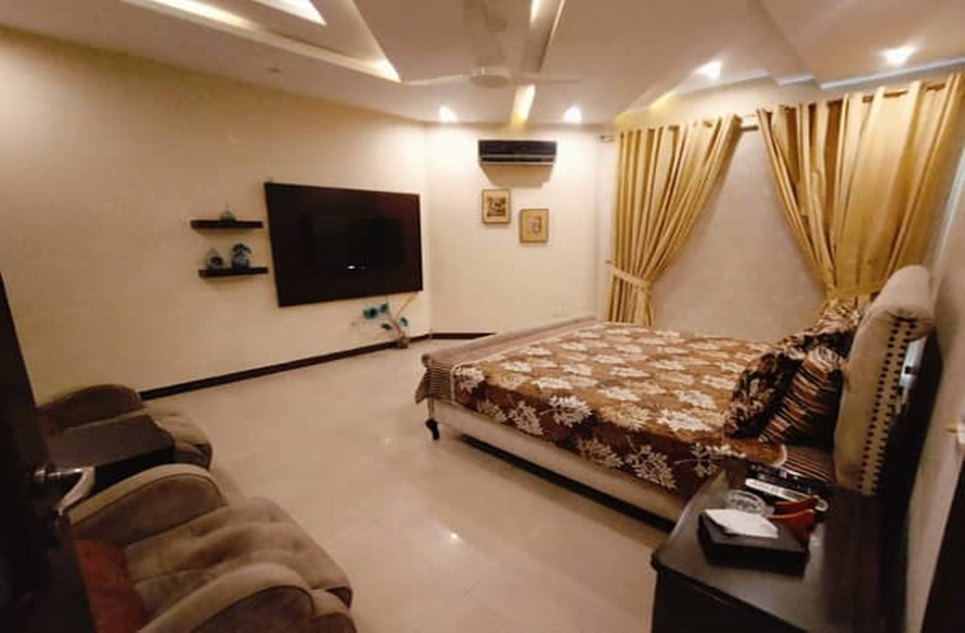 1 kanal house for rent in Phase 6 DHA Lahore