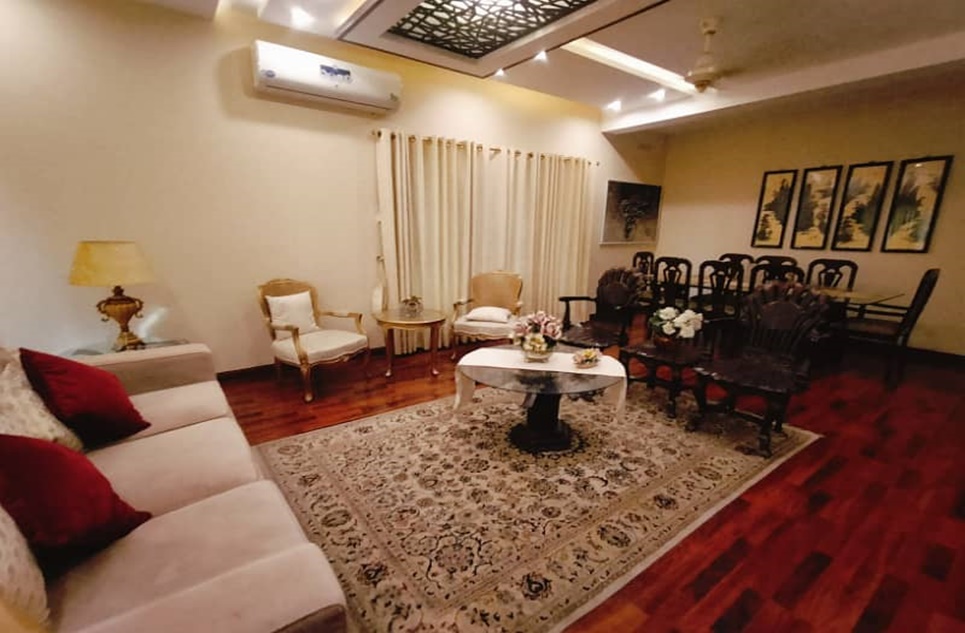1 kanal house for rent in Phase 6 DHA Lahore