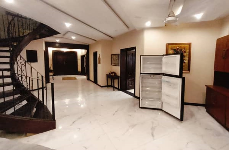 1 kanal house for rent in Phase 6 DHA Lahore