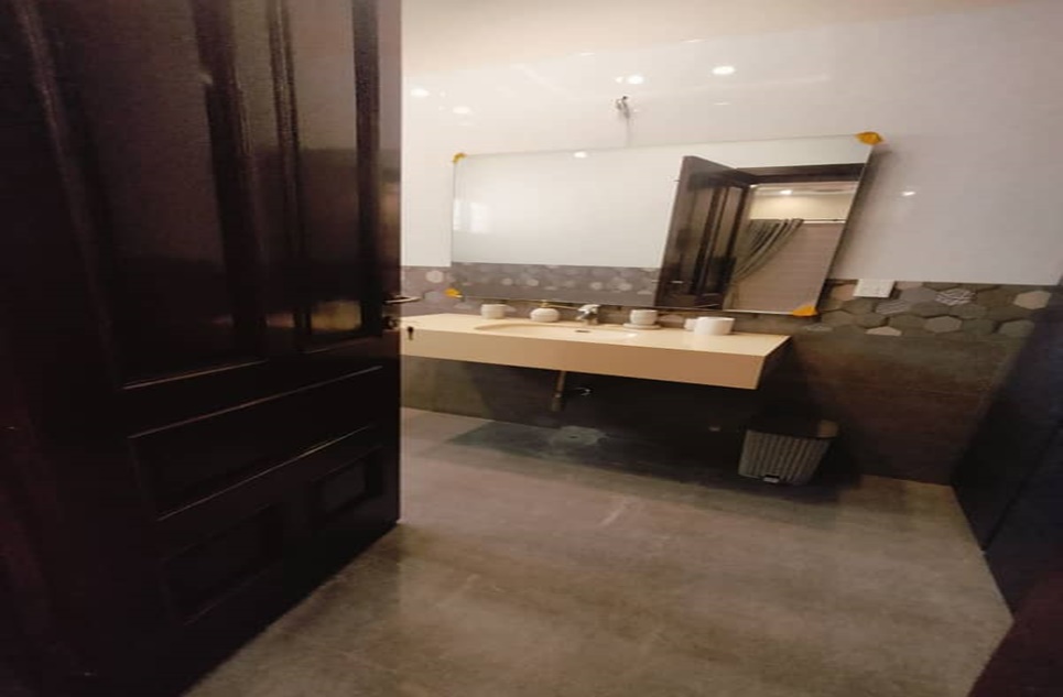 1 kanal house for rent in Phase 6 DHA Lahore