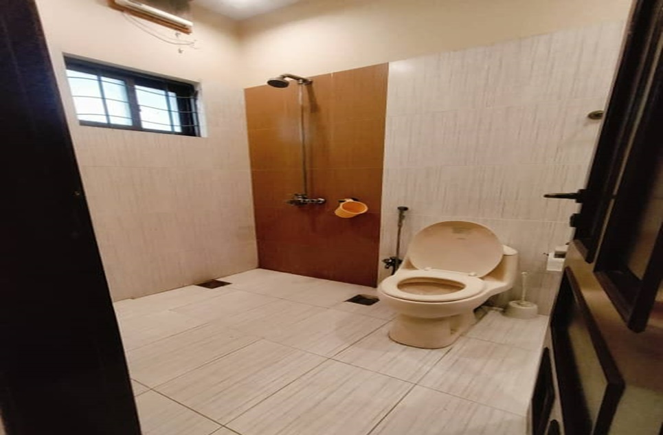 1 kanal house for rent in Phase 6 DHA Lahore