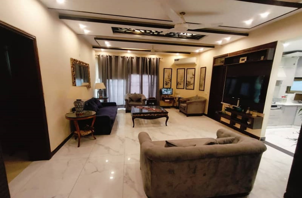 1 kanal house for rent in Phase 6 DHA Lahore