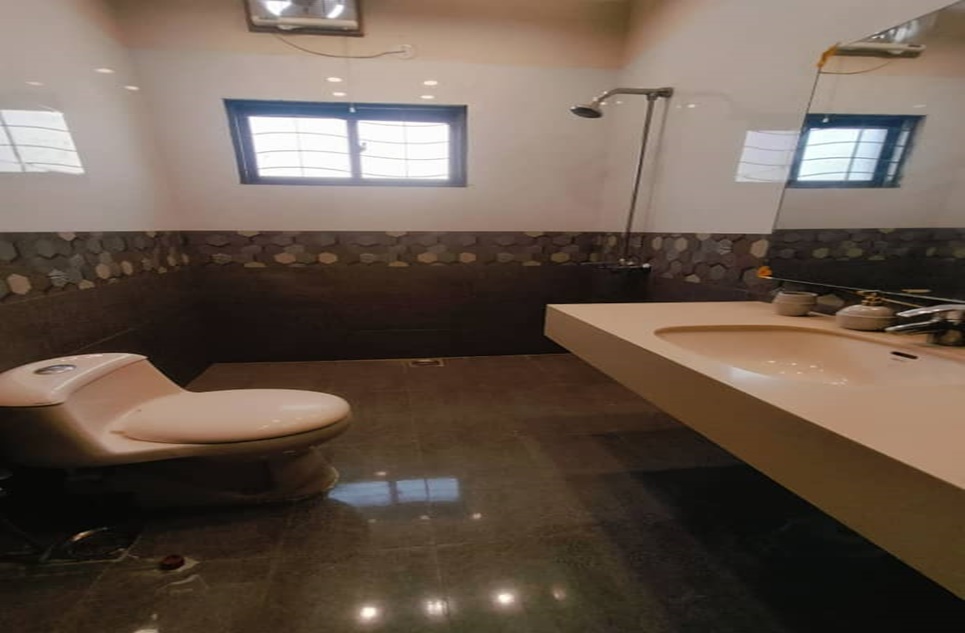 1 kanal house for rent in Phase 6 DHA Lahore