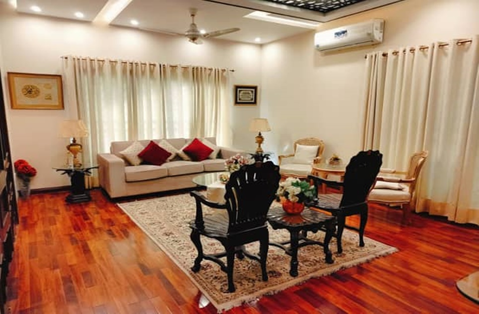 1 kanal house for rent in Phase 6 DHA Lahore