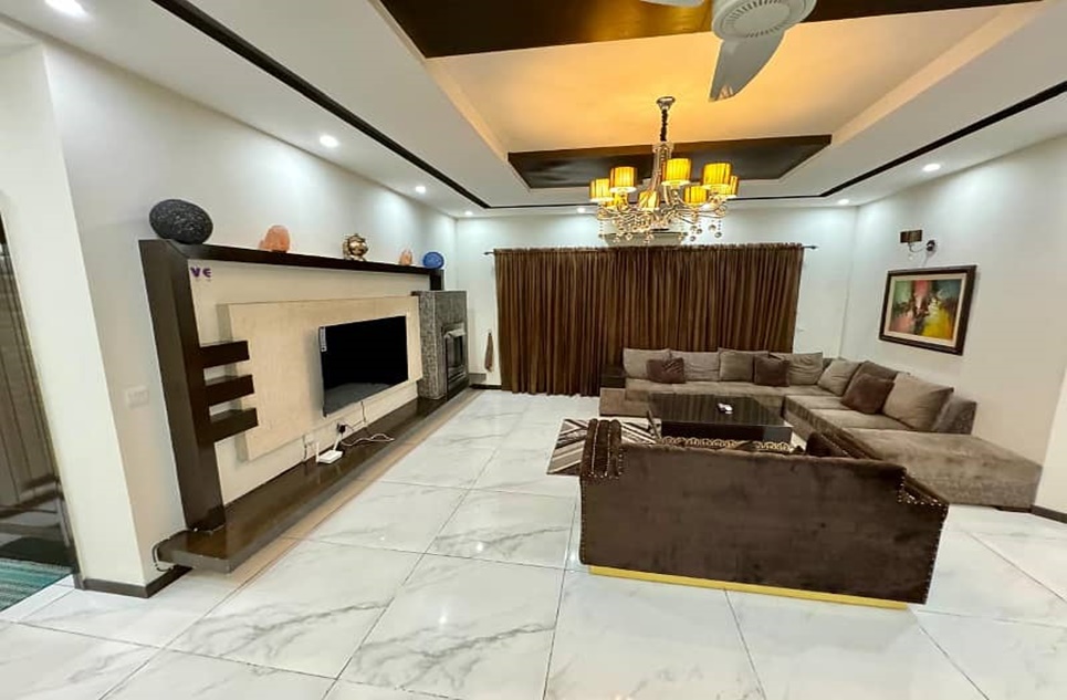 1 kanal house for rent in Phase 6 DHA Lahore