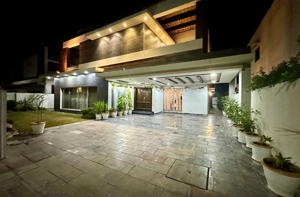 1 kanal house for rent in Phase 6 DHA Lahore