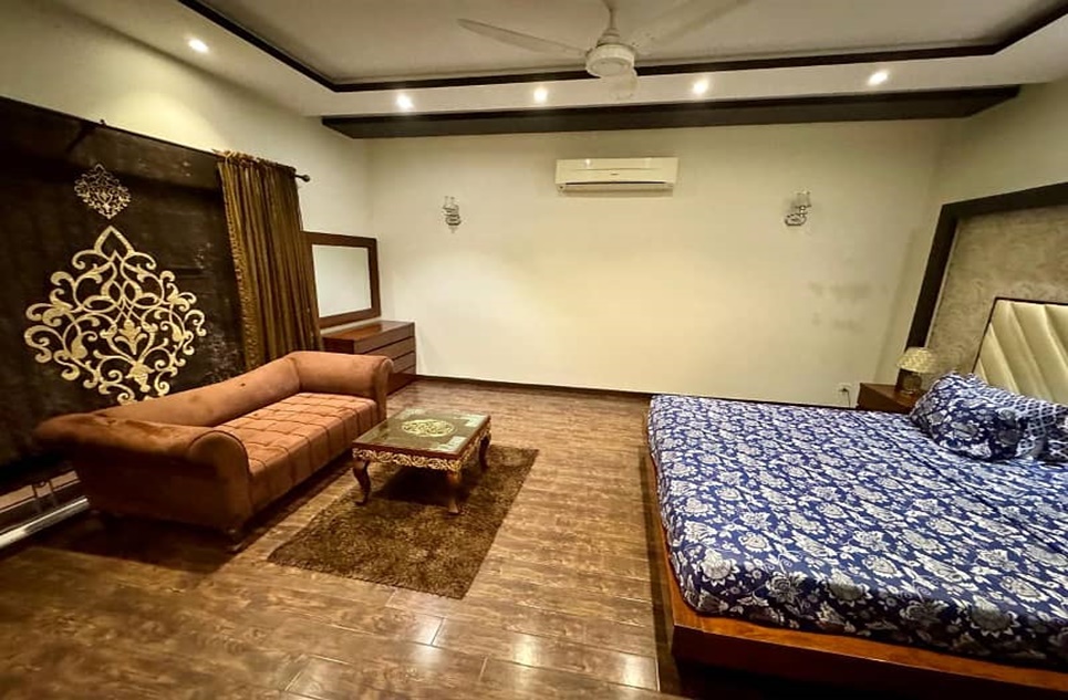 1 kanal house for rent in Phase 6 DHA Lahore