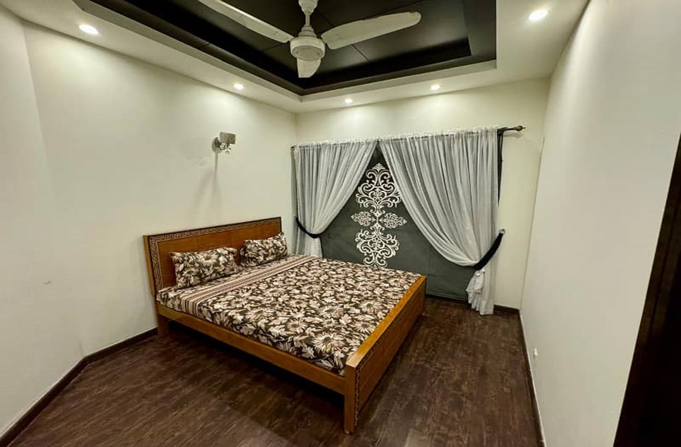 1 kanal house for rent in Phase 6 DHA Lahore