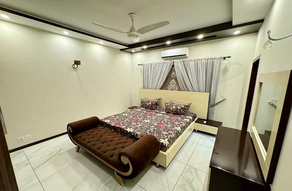 1 kanal house for rent in Phase 6 DHA Lahore