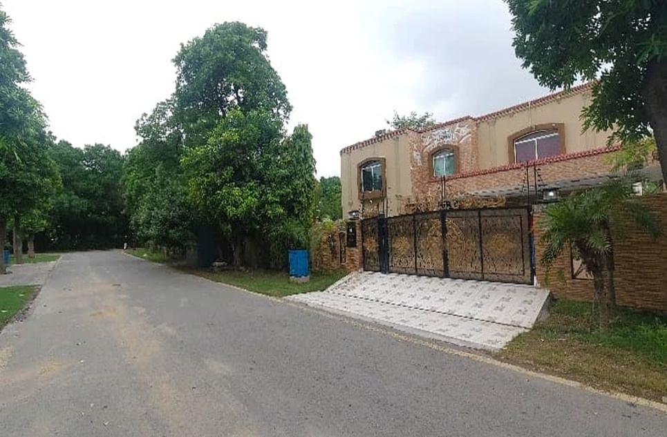 4 kanal house for rent in Phase 8 - Park View DHA Lahore