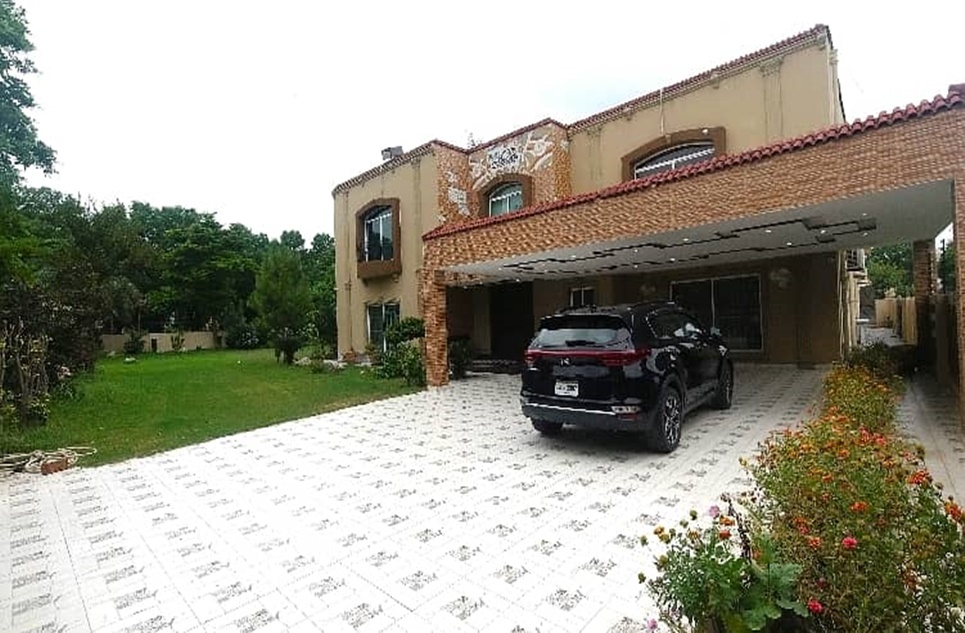4 kanal house for rent in Phase 8 - Park View DHA Lahore