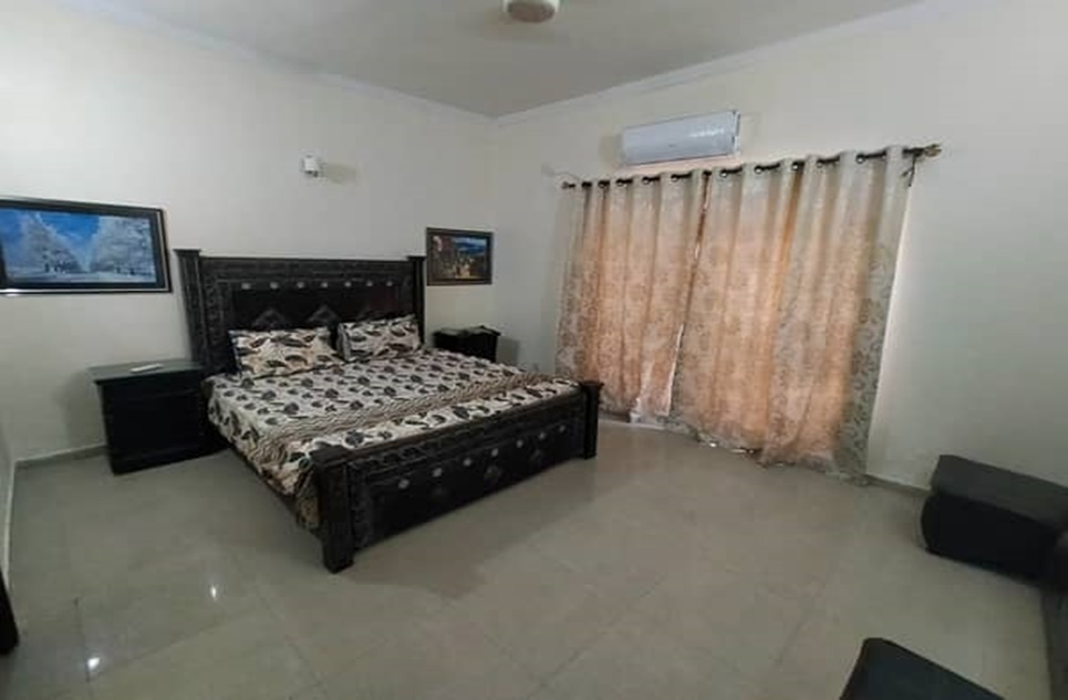 10 marla house for rent in Phase 8 DHA Lahore