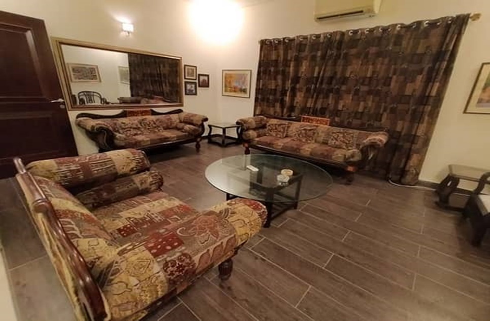 10 marla house for rent in Phase 8 DHA Lahore