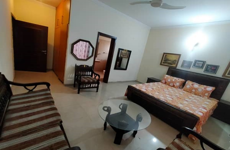 10 marla house for rent in Phase 8 DHA Lahore