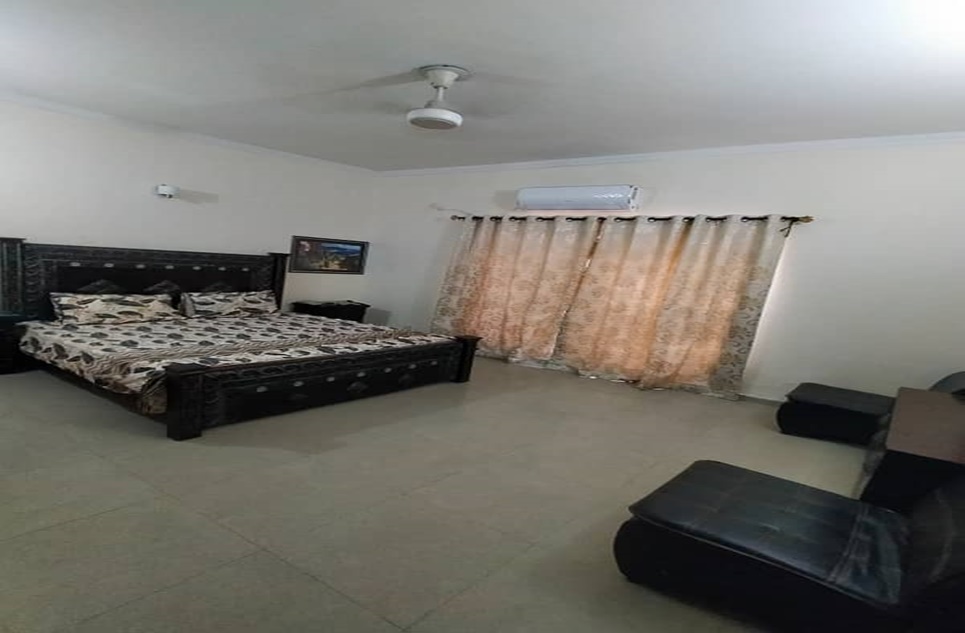 10 marla house for rent in Phase 8 DHA Lahore