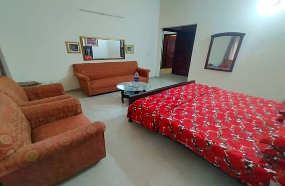 10 marla house for rent in Phase 8 DHA Lahore