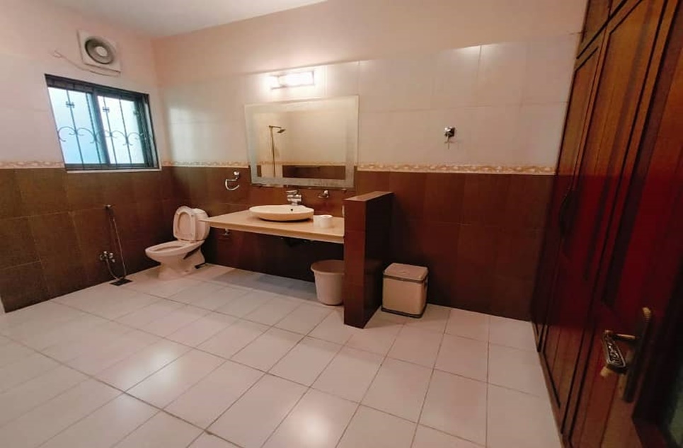1 kanal house for rent in Phase 6 DHA Lahore