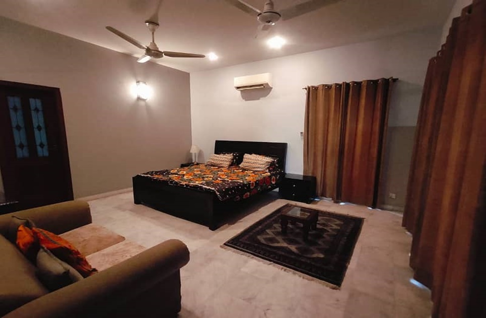 1 kanal house for rent in Phase 6 DHA Lahore