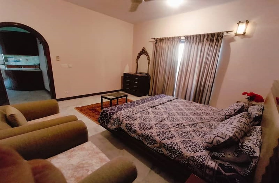 1 kanal house for rent in Phase 6 DHA Lahore