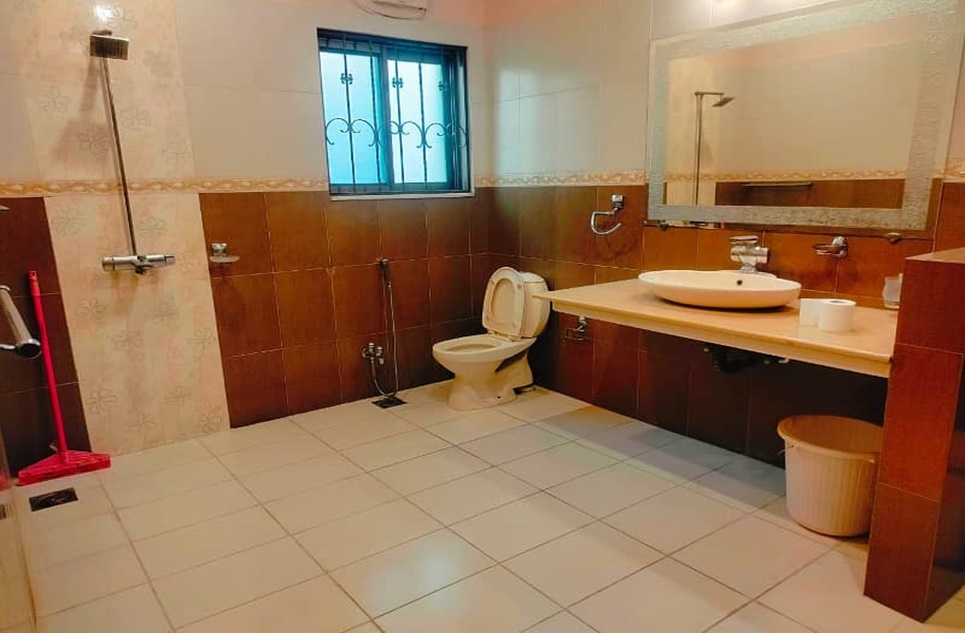 1 kanal house for rent in Phase 6 DHA Lahore