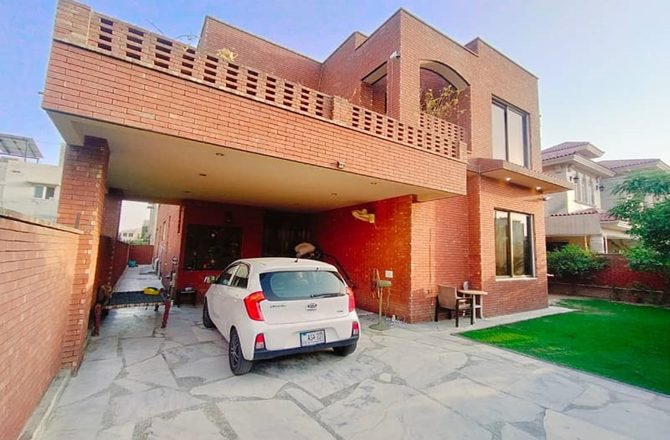 1 kanal house for rent in Phase 6 DHA Lahore