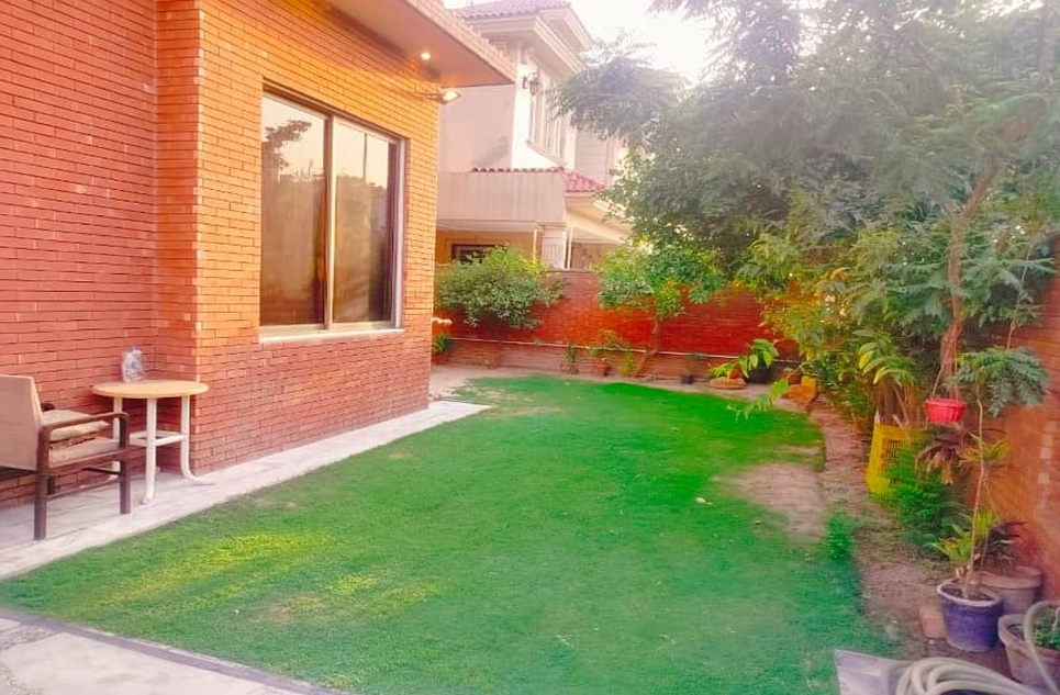 1 kanal house for rent in Phase 6 DHA Lahore