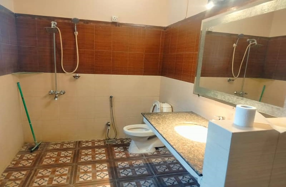 1 kanal house for rent in Phase 6 DHA Lahore