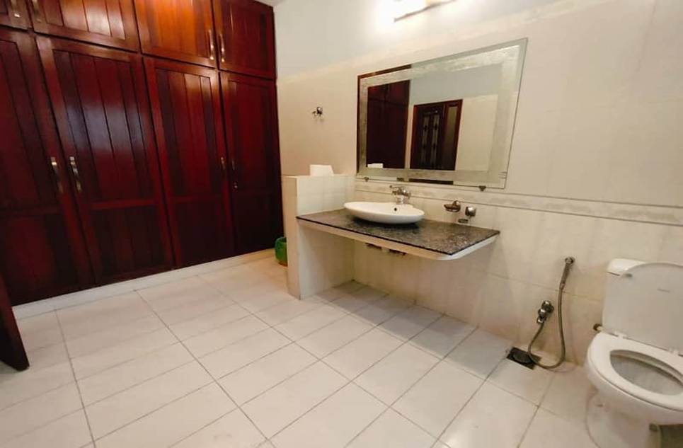 1 kanal house for rent in Phase 6 DHA Lahore
