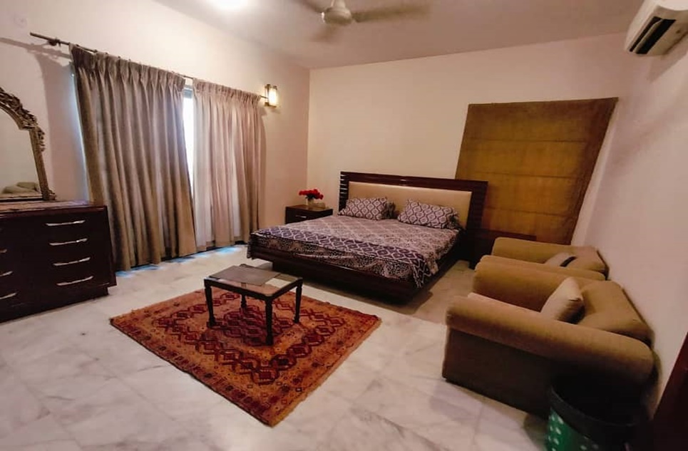1 kanal house for rent in Phase 6 DHA Lahore