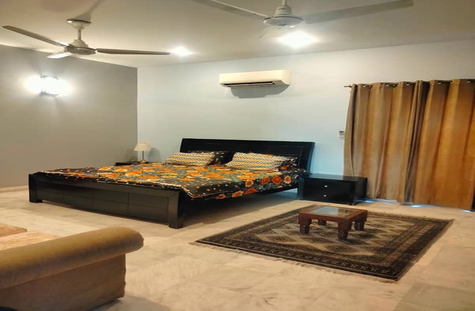 1 kanal house for rent in Phase 6 DHA Lahore