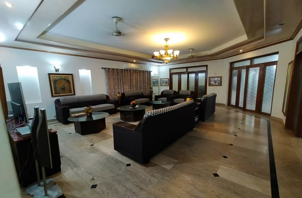 1 kanal house for rent in Phase 8 DHA Lahore