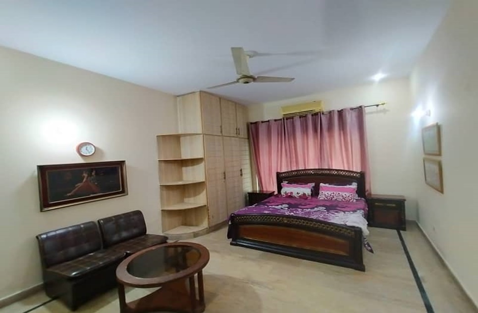 1 kanal house for rent in Phase 8 DHA Lahore