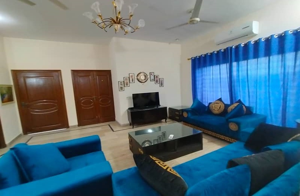 1 kanal house for rent in Phase 8 DHA Lahore