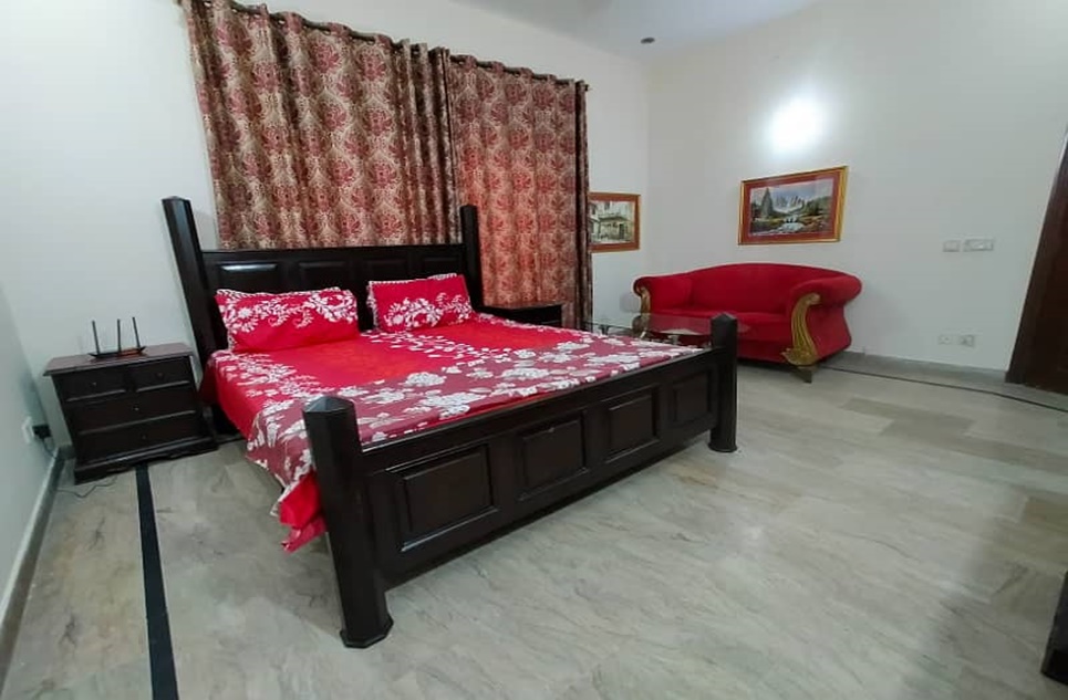 1 kanal house for rent in Phase 8 DHA Lahore